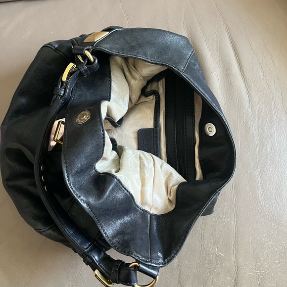 Authentic Micheal Kors Purse! - Picture 10 of 16